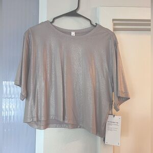 Lululemon To The Beat Tee SoulCycle Luminosity Foil Metal Silver Size 10